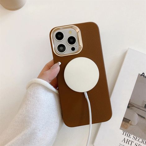 Étui magnétique pour iPhone 13 Pro marron avec anneau d'objectif électroplaqué et texture cuir. (1/5)