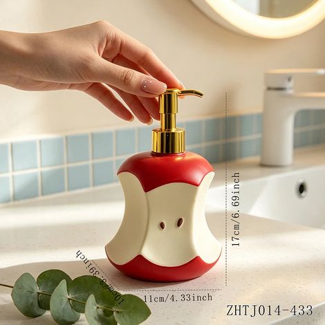 (Rouge - 300 ml) Distributeur de savon en résine en forme de cœur de pomme, flacon pompe en plastique, 300 ml, pour le lavage des mains, décoration pour lavabo ou comptoir de salle de bain. (1/5)