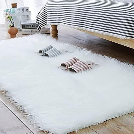 Tapis en Peau de Mouton synthétique,Tapis Fausse Fourrure,Cozy Sensation comme véritable Laine Tapis en Fourrure synthétique, Man Made Luxe Laine Tapis de Canapé Coussin(Blanc, 60x90cm Carré) (1/5)