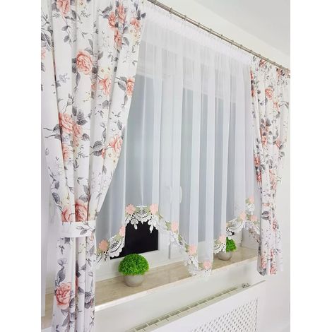 Ein Set Vorhänge, verziert mit Guipure-Spitze (1/5)