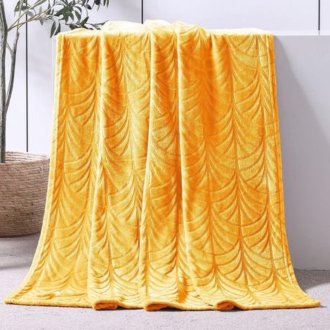 Couverture en flanelle douce, chaude et confortable pour le canapé ou le lit, idéale en toute saison, cadeau pour la famille, jeté de sieste - couverture ultra douce, 150 x 200 cm, 900 g, jaune (1/3)