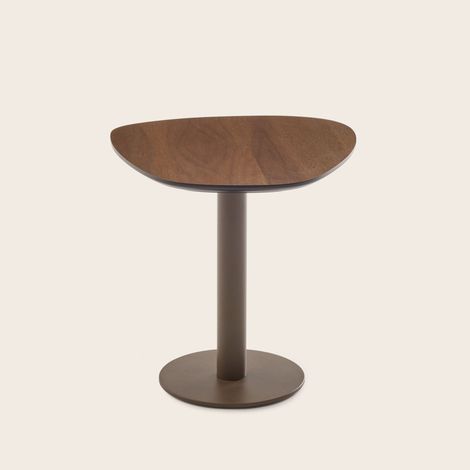 Table d'appoint en Piètement métal bronze et plateau noyer ISMERIA (1/4)