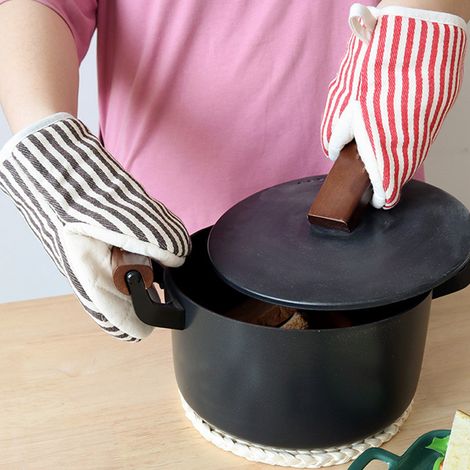 Gants de four à micro-ondes résistants à la chaleur, à rayures, en coton épais avec cordon, rouges (1/5)