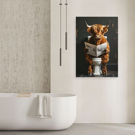 Wandbild Schottische Kuh liest Zeitung schwarz und gold 60x90 (1/4)