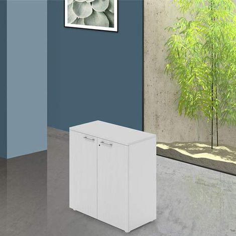Armadio ufficio in legno bianco con serratura. (1/2)