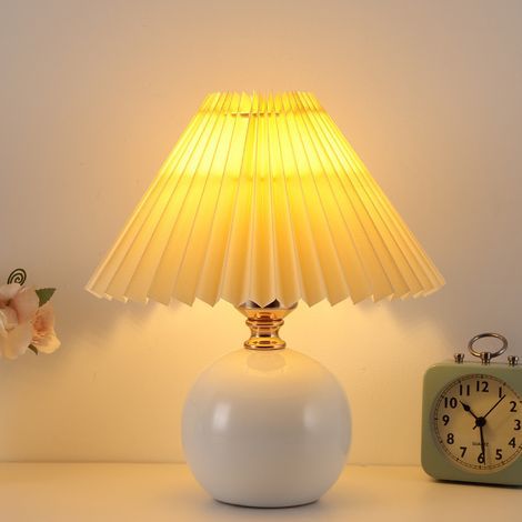 Nordische Nachttischlampe, kleine E27-Tischleuchte mit warmem Licht, Stoffschirm mit Falten und Keramikfuß, weiße Keramik + khakifarbener Schirm (1/2)