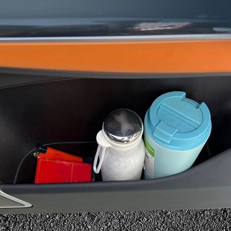 Staufächer in den vorderen und hinteren Türen des XPeng G9, 22 bis 24 cm