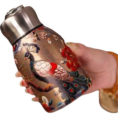 Praktischer Fatty Cup mit Zugring und goldener Tasche (1/5)
