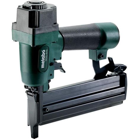 Metabo – Cloueur pneumatique DKNG 40/50 – Longueur clou 15-50 mm – Coffret plastique – Pour aménagement intérieur et fixation panneaux (1/5)