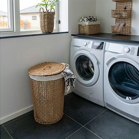 Panier à linge rond en fibres tressées naturelles (1/3)