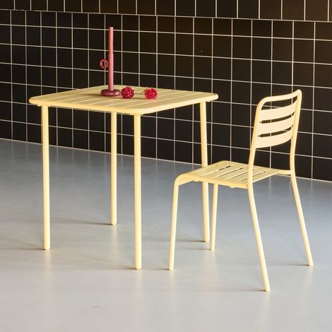 Table de jardin métal 2 places. jaune. Amelia. 70x70cm. traitement antirouille. lattes et bords arrondis (1/4)