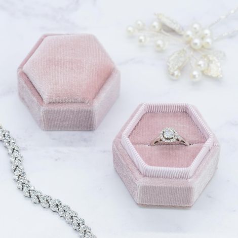 Écrin à bague en velours rose – Boîte à bijoux élégante – Pour bague de fiançailles, demande en mariage, boîte cadeau – Présentoir avec intérieur en mousse (1/5)