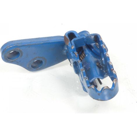[PRODUIT D'OCCASION] Platine de repose pied pilote droit origine pour Moto Suzuki 50 (1/2)