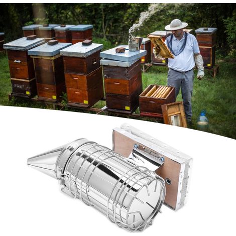 Ein 6-teiliges Imker-Set inklusive Edelstahl-Räucherofen, Beifuß, Klammern für Holzrahmen, rotem Nadelmesser, halbrotem Flachmesser und halbrotem Zopfmesser. (1/5)