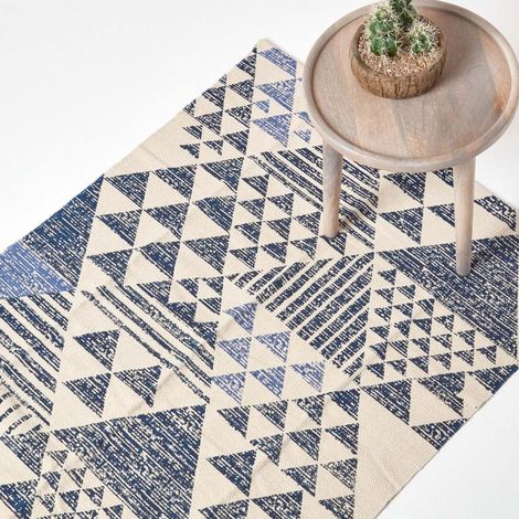 HOMESCAPES Delphi Blue and White Geometric Style 100% Cotton Printed Rug, 120 x 170 cm