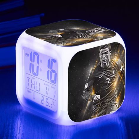 Coupe du Monde de la FIFA – Réveil numérique à l'effigie de Ronaldo (C), lumière multicolore