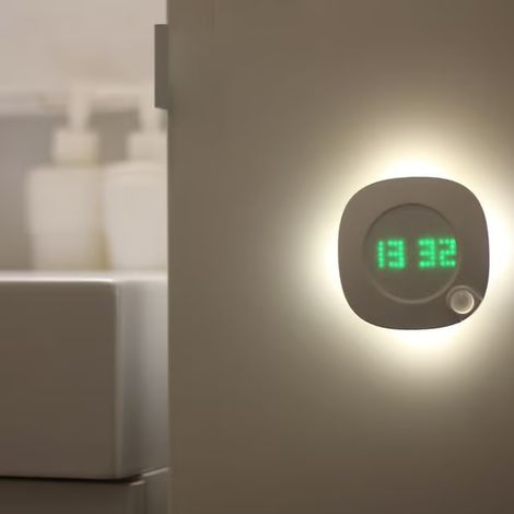 Horloge murale lumineuse LED avec capteur de mouvement PIR Lumière 360 degrés USB Design moderne Horloge digitale Heure pour intérieur Cuisine Salle de bain Étude Lampe de nuit (1/5)