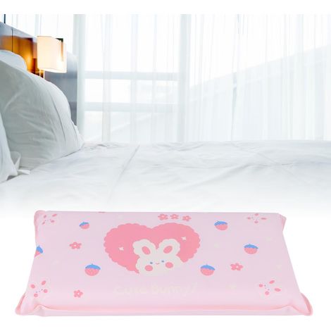 Oreiller rafraîchissant pliable en forme de cristal de glace pour réduire la température et faire la sieste, pour enfants et adultes. Motif : Lapin aux fraises et fond rose. (1/5)