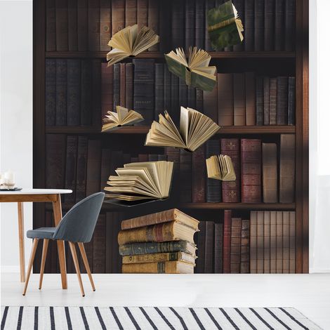 Papier peint intissé vintage, envolée livresque devant bibliothèque ancienne, 250 cm X 250 cm (1/2)