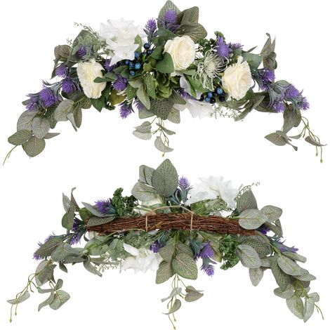 Dekorativer Türsturzkranz aus weißen und violetten Eukalyptusblättern, Teerosen und Lavendel – im Türsturzstil (1/5)