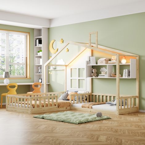 Cama infantil casita 90x200 cm de madera maciza, color madera natural/blanco, con LED, estanterías, barandillas de seguridad y somier de láminas