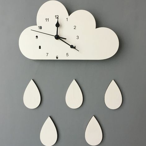 Horloge murale élégante en bois blanc, style scandinave, en forme de goutte de pluie ou de nuage, idéale pour la décoration d'une chambre d'enfant. (1/5)