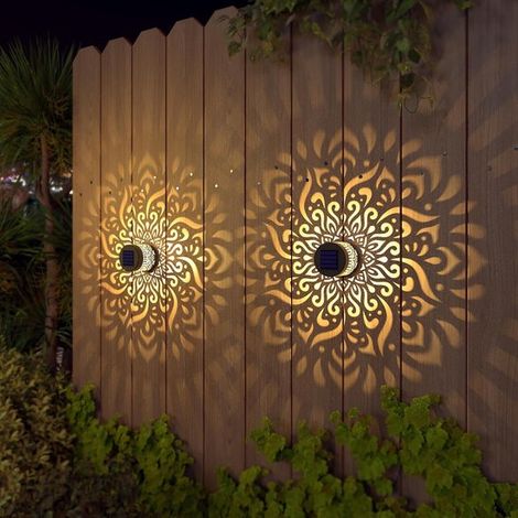 Set di 2 luci solari da recinzione per balconi, scale e muri luci impermeabili per pali da giardino, patii e giardini. (1/5)