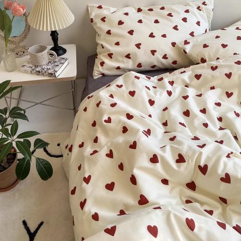 Linge de lit avec cœur, ensemble de housse de couette esthétique rouge et blanc, microfibre blanche avec cœurs rouges Linge de lit Taies d'oreiller (1/5)