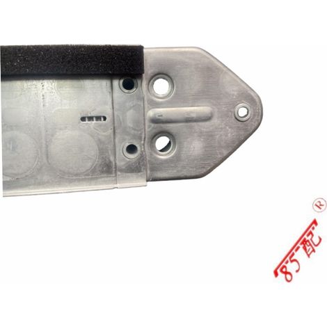Le refroidisseur d'huile moteur 113117021 convient aux Audi 100 C3 Avant et 200 C3 Berline. (1/4)