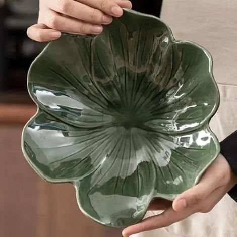 Plat vintage en céramique – Vert foncé – Motif floral – 23 cm – Fruits, bonbons – Service (1/5)