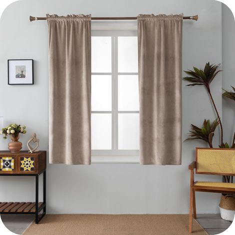 Paire de rideaux Adélaïde doux occultants thermiques en velours 2 panneaux de 70 x 130 cm avec poche, taupe (1/5)