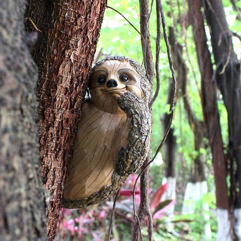 Sculptures de paresseux Garden Peeker, adorables et innovantes, en résine imperméable et durable, idéales pour les amoureux des arbres. (1/5)