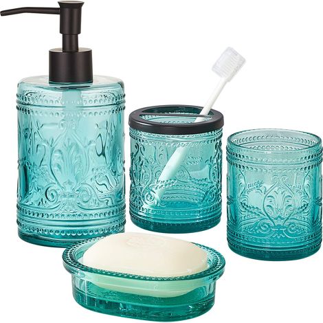 Lot de 4 accessoires de salle de bain en verre bleu sarcelle avec motif décoratif pressé – Comprend un distributeur de savon pour les mains, un gobelet, un porte-savon et un porte-brosse à dents (1/5)