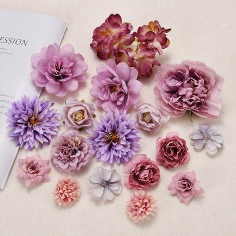 Un set di fiori artificiali, comprendente teste di fiori artificiali per decorazione, fiori realistici per decorare torte e fiori di seta arancioni. (1/2)