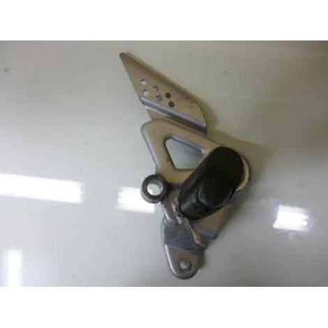 [PRODUIT D'OCCASION] Platine de repose pied pilote droit origine pour moto Honda 125 (1/2)