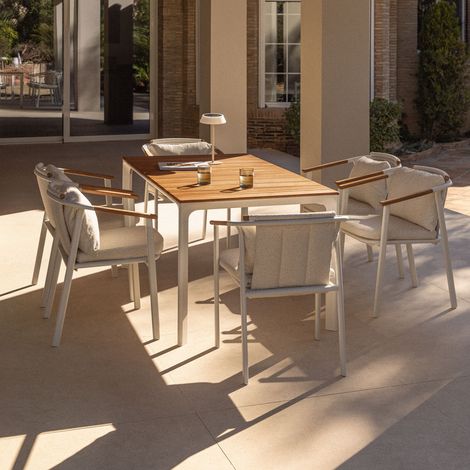 Set de mesa rectangular 160x90 cm en aluminio y madera de teca Katiana y 6 sillas de jardín en aluminio y tela bouclé Yervin SKLUM       