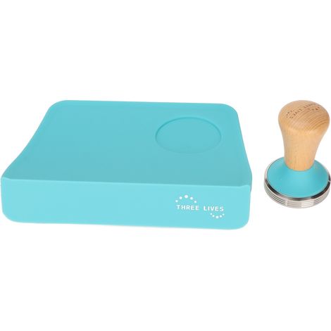 Presse à café 58mm en bois avec base plate, tapis silicone antidérapant bleu fendu pour tassage manuel lot outil à café.