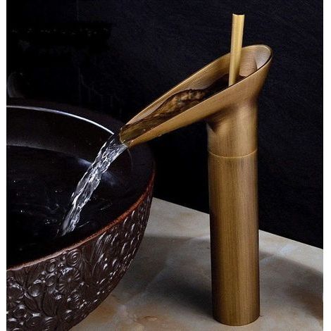 Robinet de lavabo mitigeur cascade en laiton chroméÉconomie d'eau jusqu'à 30%Vannes céramique sans fuiteDesign moderne (1/4)