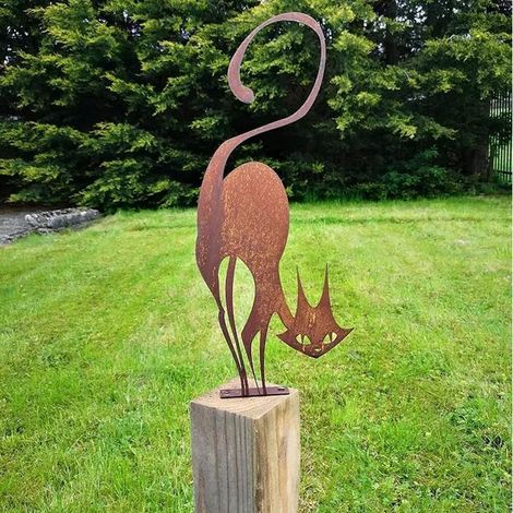 Rusty, cat-shaped metal fence decoration, outdoor garden silhouette, lawn decoration, metal garden art for cat lovers (1/5)