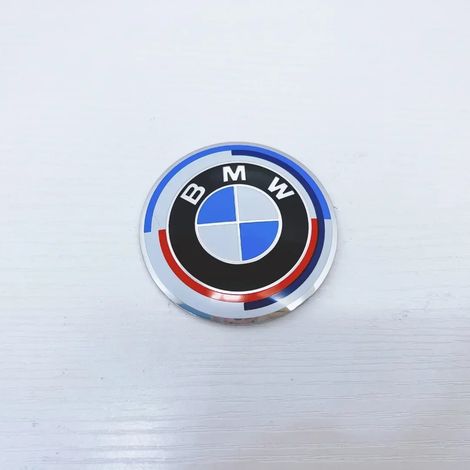 (50e anniversaire, 70 mm - 4 pièces) - 4 autocollants de centre de roue automobile conviennent à la décoration d'autocollants métalliques pour centre de pneu BMW 1/3/5/X. (1/5)