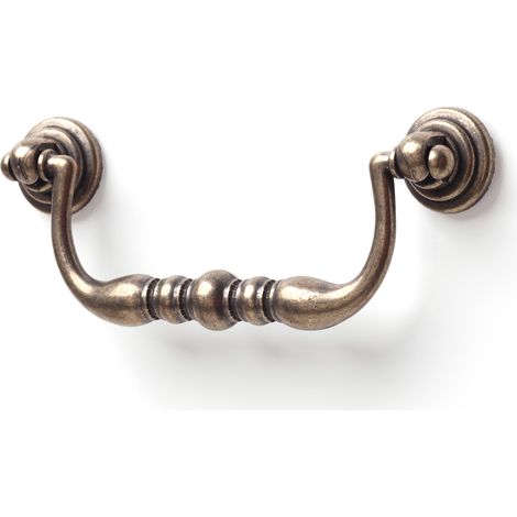 Tirador de Asa para Mueble  Estilo Clásico  Fabricado en Zamak  Acabado en Cuero Viejo  Distancia Entrepuntos: 96 mm  Medidas 1164316 mm  Sistema de Fijación Atornillado  Incluye Tornillos M4  4 Unida