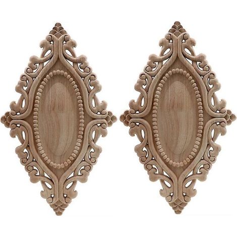 Cadre photo européen en bois clair non peint, orné d'appliques sculptées. (1/5)