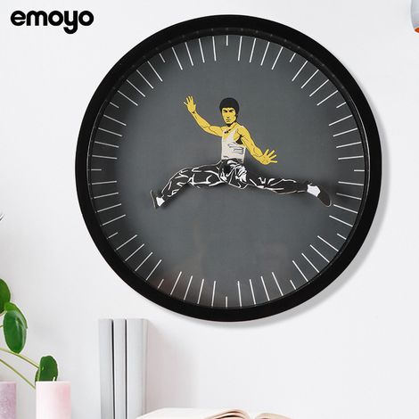 Un reloj de pared redondo, negro y silencioso, inspirado en el kung fu de Bruce Lee. (1/5)