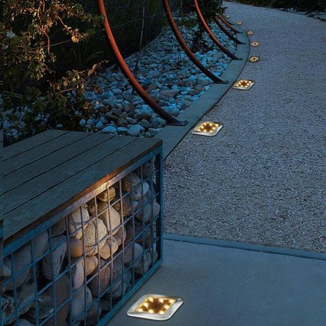 Lot de 4 lampes solaires LED carrées encastrables pour jardin, terrasse ou allée - Lumière chaude (1/5)