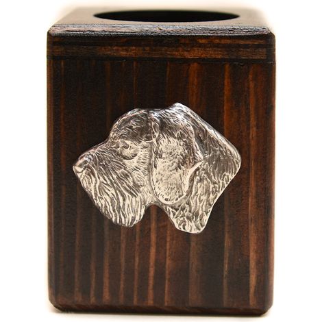 Braque allemand à poil dur (Drahthaar) - bougeoir en bois représentant un chien, un souvenir unique après la perte d'un compagnon à quatre pattes, fabriqué artisanalement par Art-Dog (1/5)
