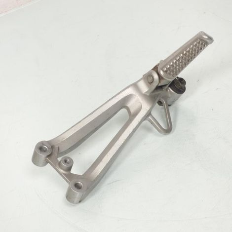 [PRODUIT D'OCCASION] Platine repose pied passager droit pour Honda 600 CBR F 1999-2006 (1/2)