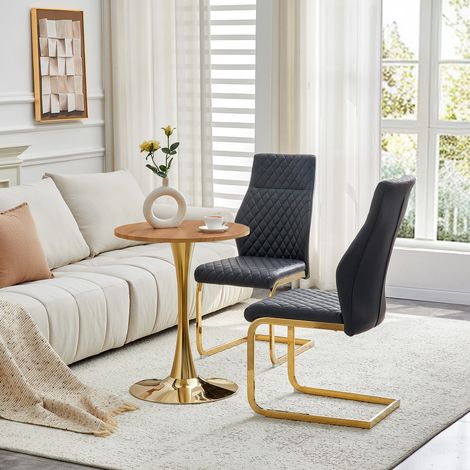 Ensemble table et chaises salle à manger : plateau rond 60 cm en MDF aspect bois, piètement métal doré, 2 fauteuils noirs à motif diamant, structure dorée