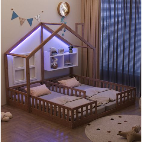 Cama infantil 90x200 cm de madera natural, diseño casita con LED, barreras de seguridad y estantes (1/5)