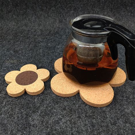 Dessous de verre en bois à motif floral, style nordique, en liège, tapis isolant pour la cuisine ou la table (taille S). (1/5)