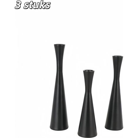 Un ensemble de 3 chandeliers coniques en métal, parfaits pour décorer une table ou une cheminée lors de dîners aux chandelles, mariages, fêtes et anniversaires. Finition noire mate. (1/5)
